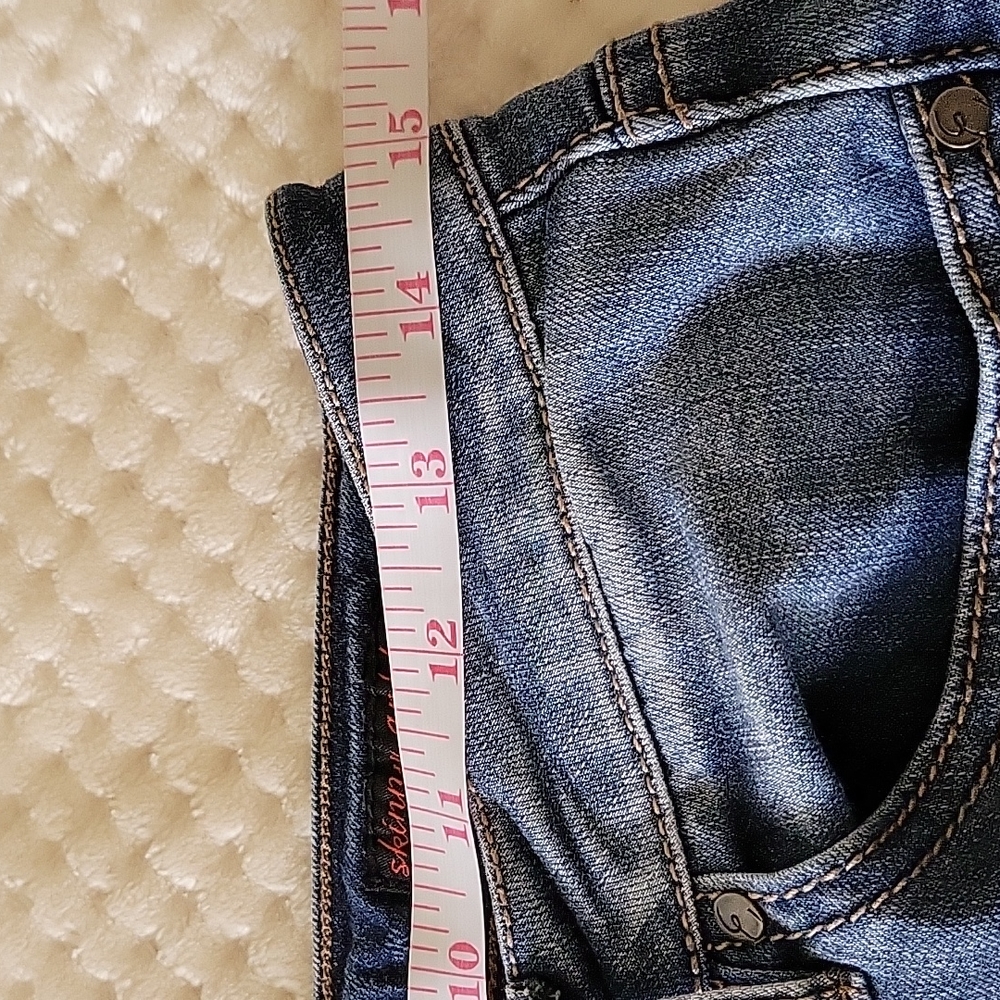 Earl Jeans floral/hummingbird embroidery 8 petite - Picture 9 of 11